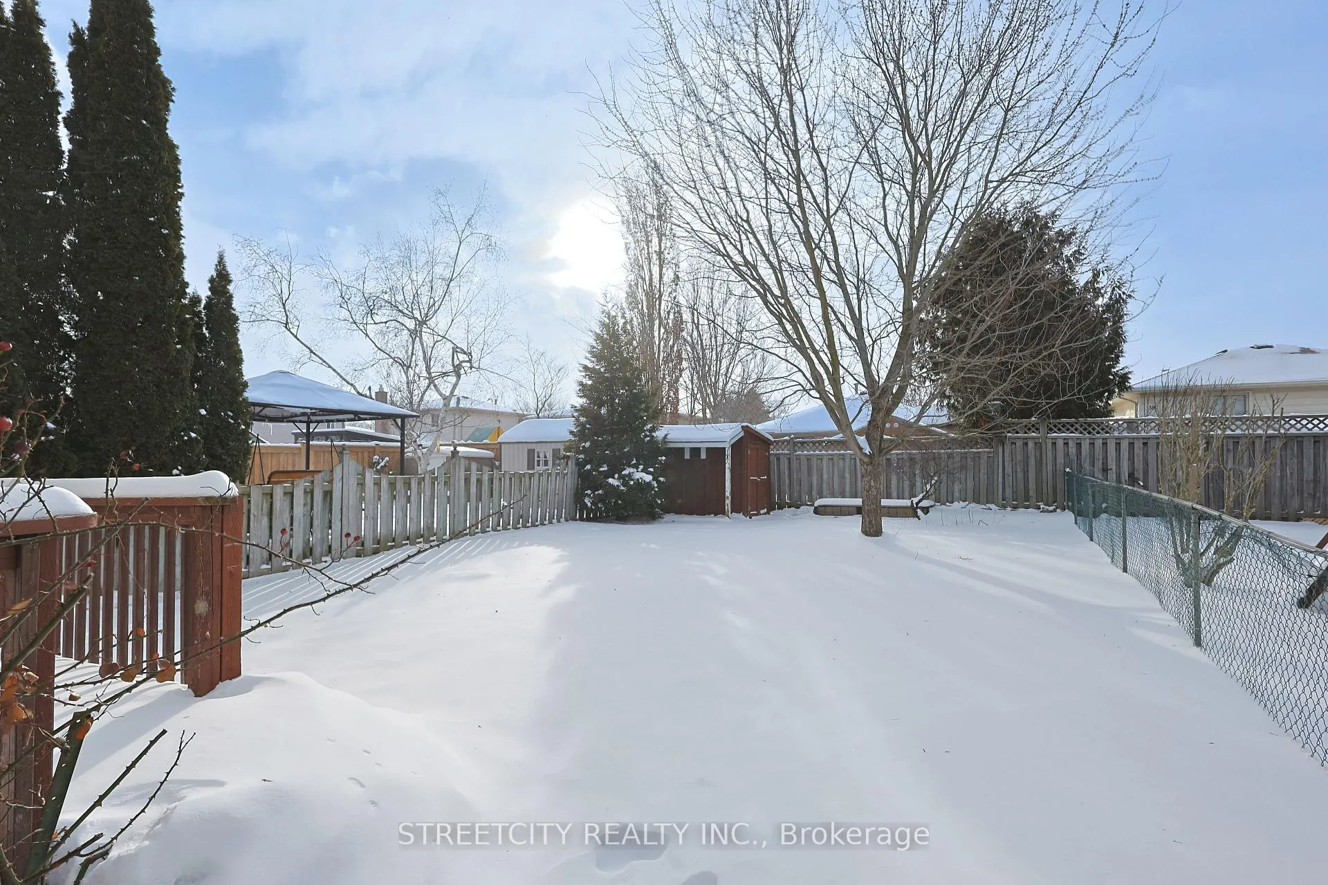 Photo 41 of 224 Martinet Avenue, London, East I — HOMEH