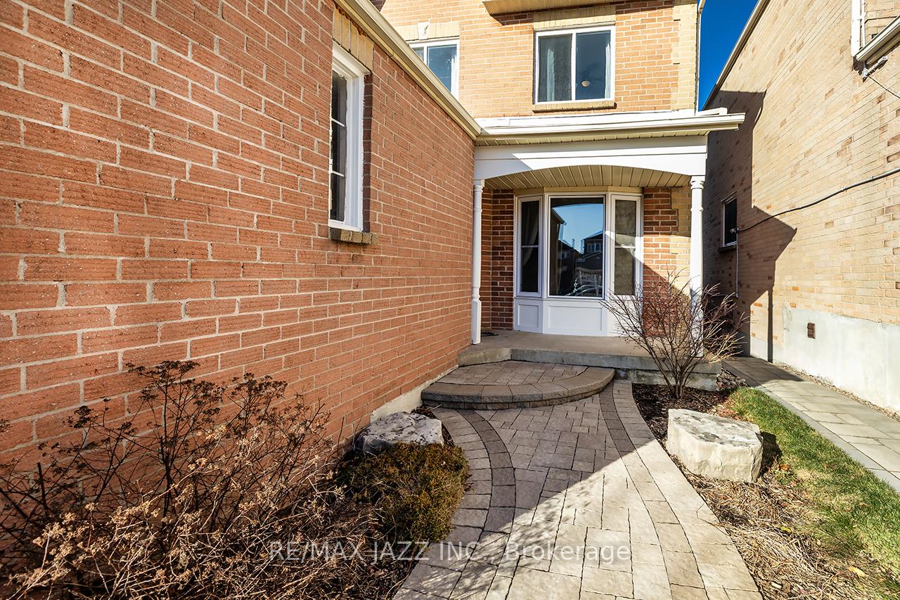 Photo 3 of 32 Parkins Drive, Ajax, Central — HOMEH