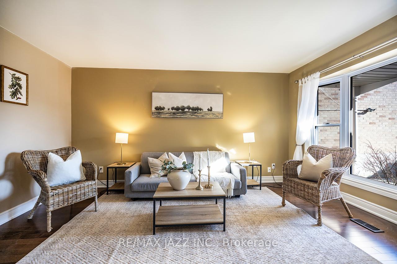 Photo 6 of 32 Parkins Drive, Ajax, Central — HOMEH