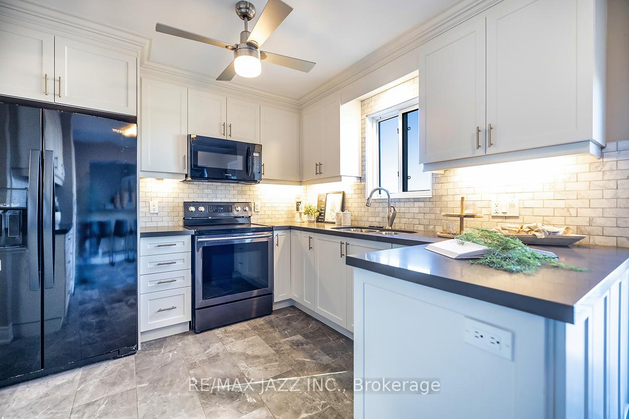 Photo 11 of 32 Parkins Drive, Ajax, Central — HOMEH