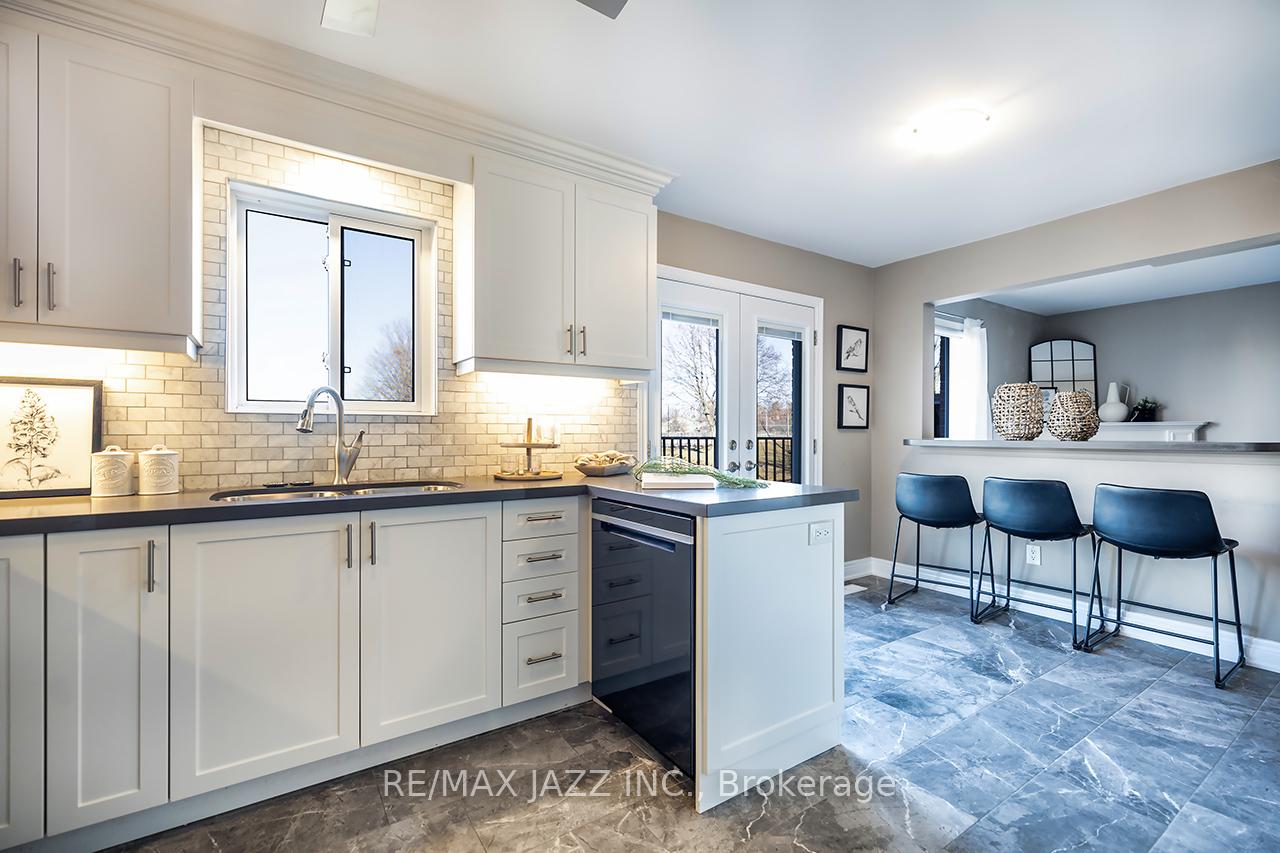 Photo 12 of 32 Parkins Drive, Ajax, Central — HOMEH