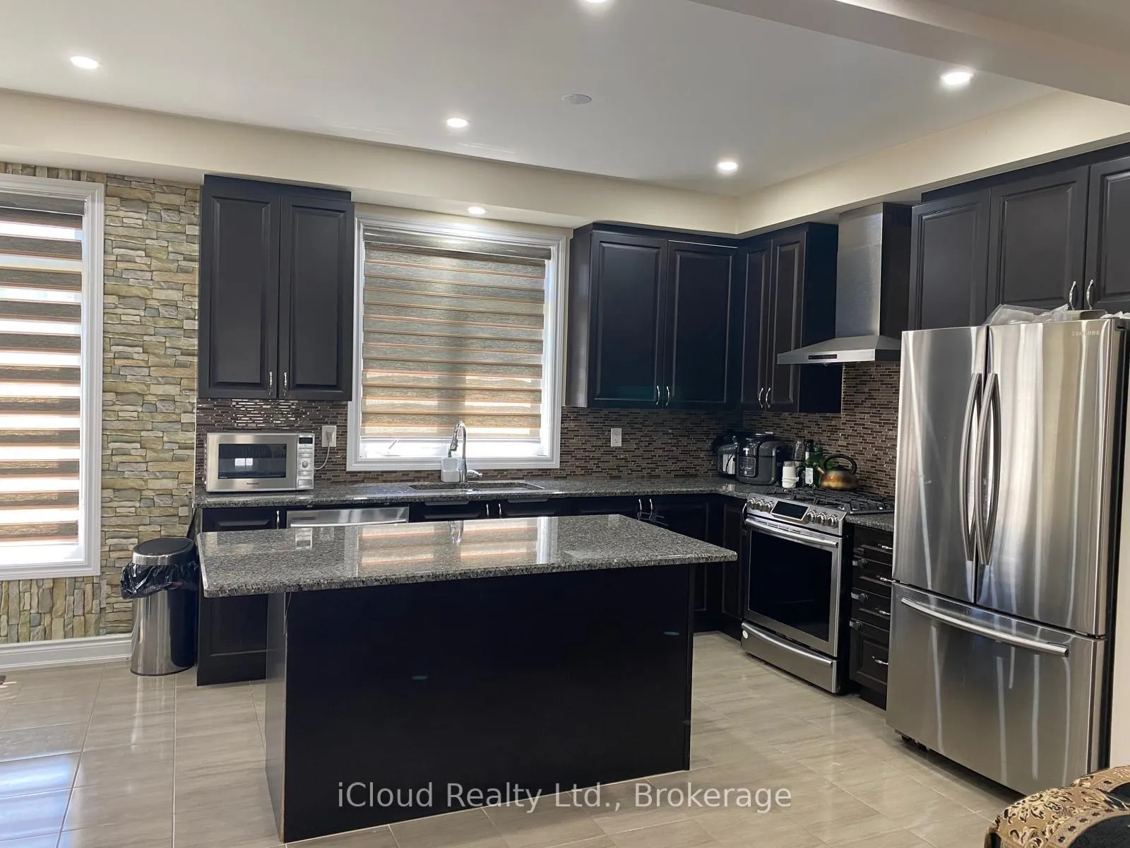 Photo 2 of Unit UPPER, 16 Provost Trail, Brampton, Bram West — HOMEH