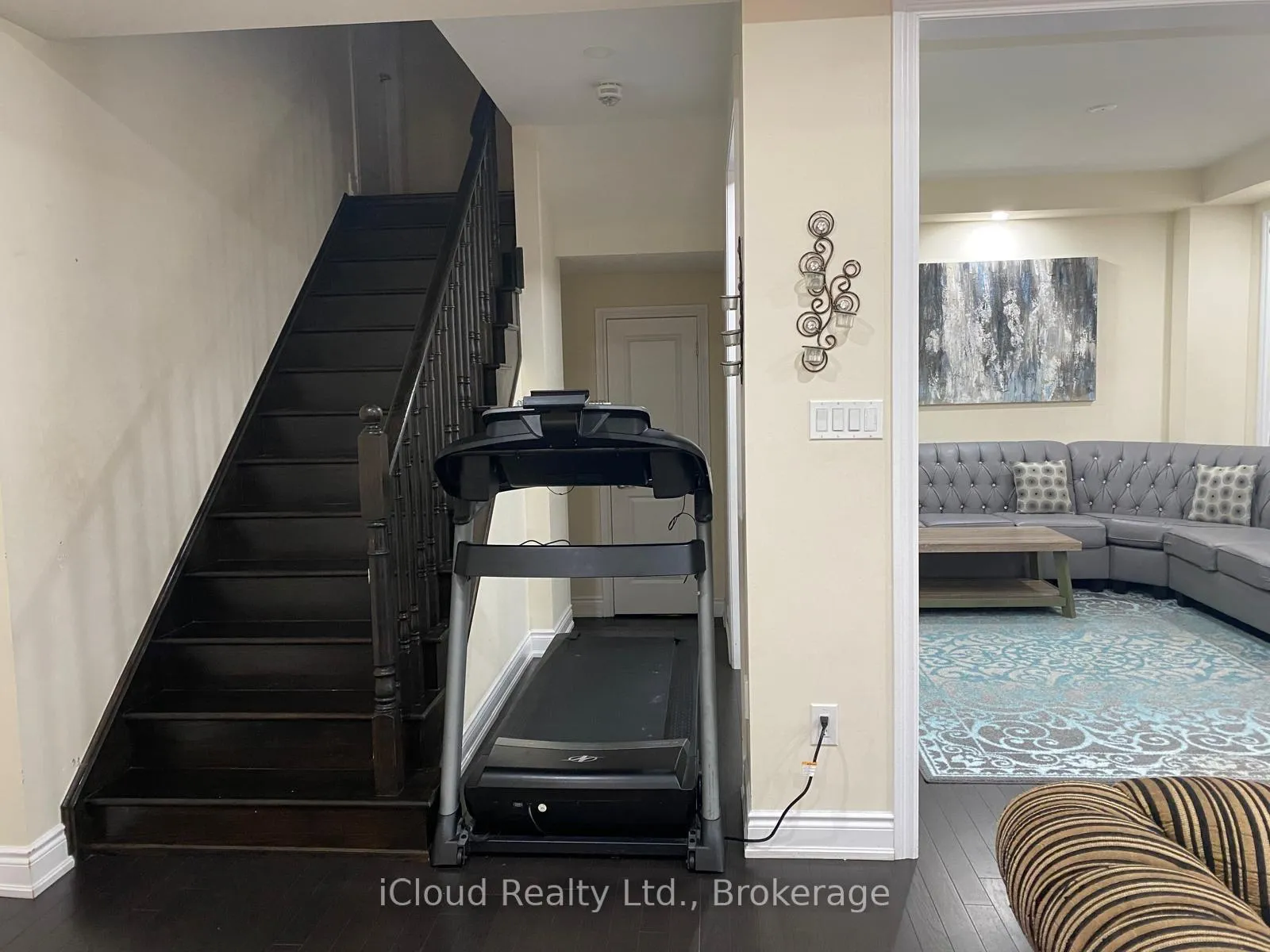 Photo 8 of Unit UPPER, 16 Provost Trail, Brampton, Bram West — HOMEH