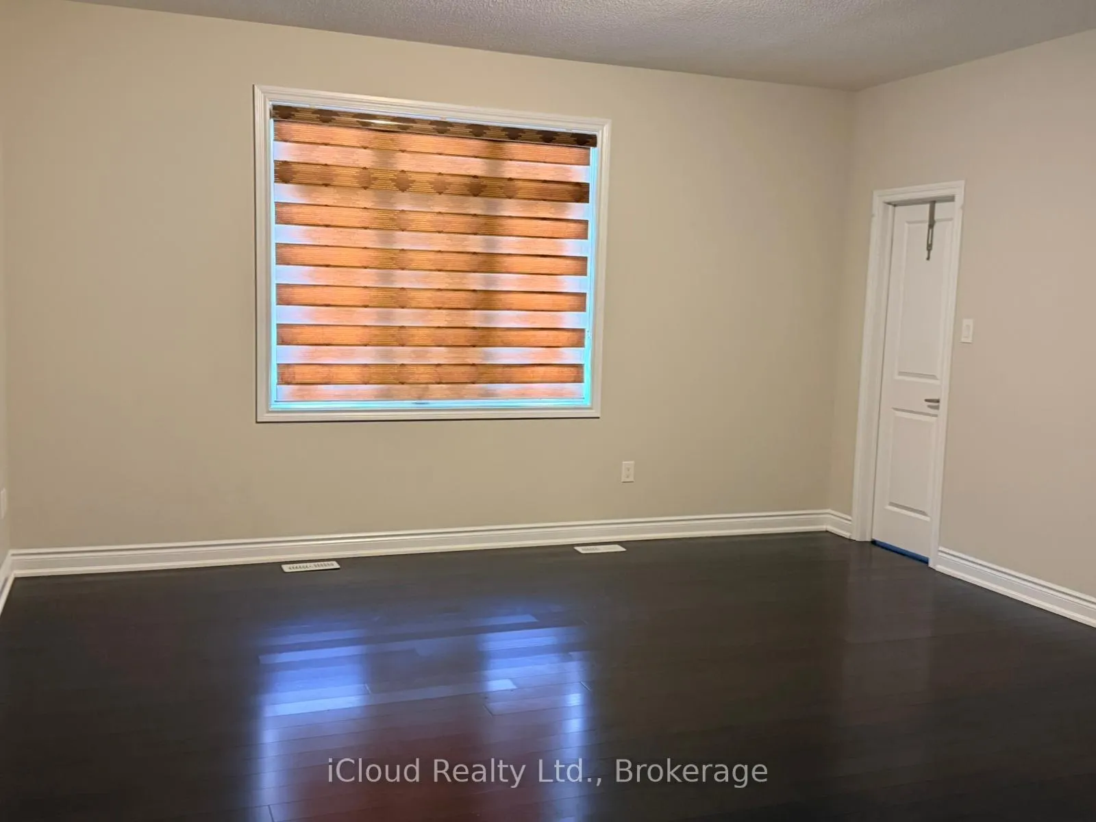 Photo 12 of Unit UPPER, 16 Provost Trail, Brampton, Bram West — HOMEH