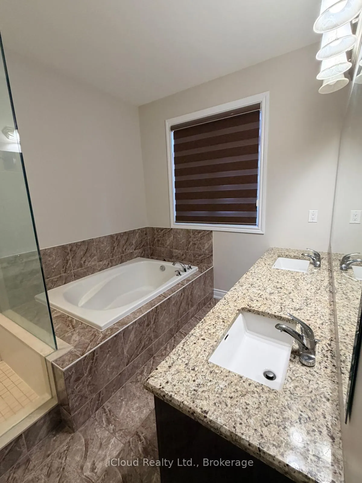 Photo 14 of Unit UPPER, 16 Provost Trail, Brampton, Bram West — HOMEH