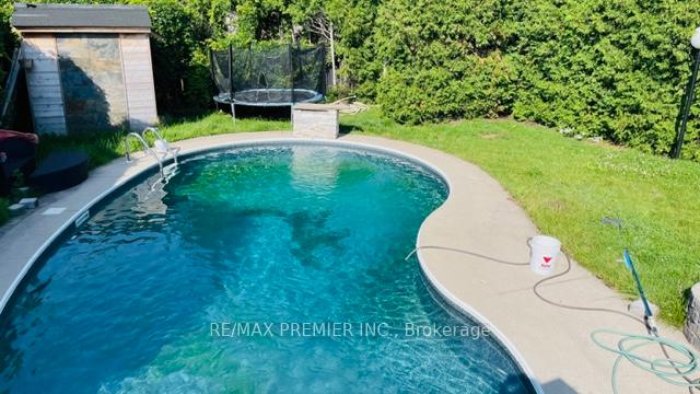 Photo 3 of 581 Laural Drive, Burlington, Shoreacres — HOMEH