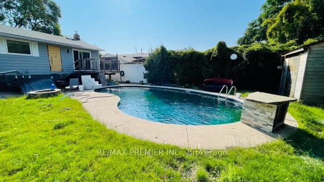 Photo 4 of 581 Laural Drive, Burlington, Shoreacres — HOMEH