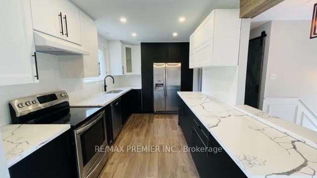 Photo 5 of 581 Laural Drive, Burlington, Shoreacres — HOMEH