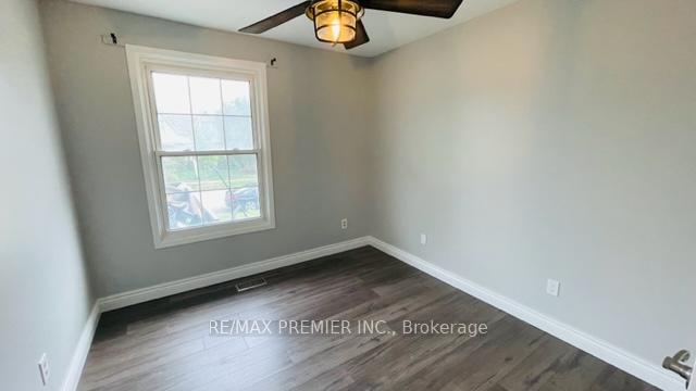 Photo 18 of 581 Laural Drive, Burlington, Shoreacres — HOMEH