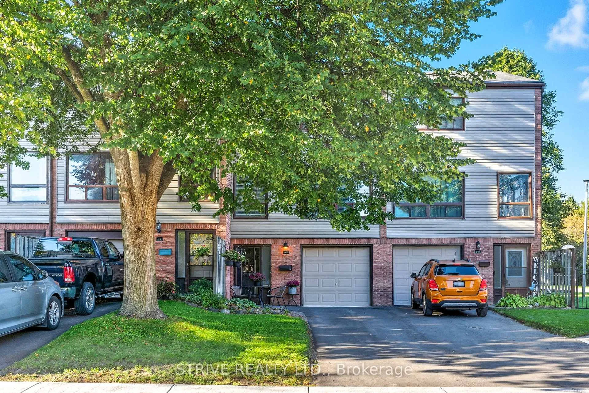 Photo 2 of 66 Park Lane Circle, Clarington, Bowmanville — HOMEH