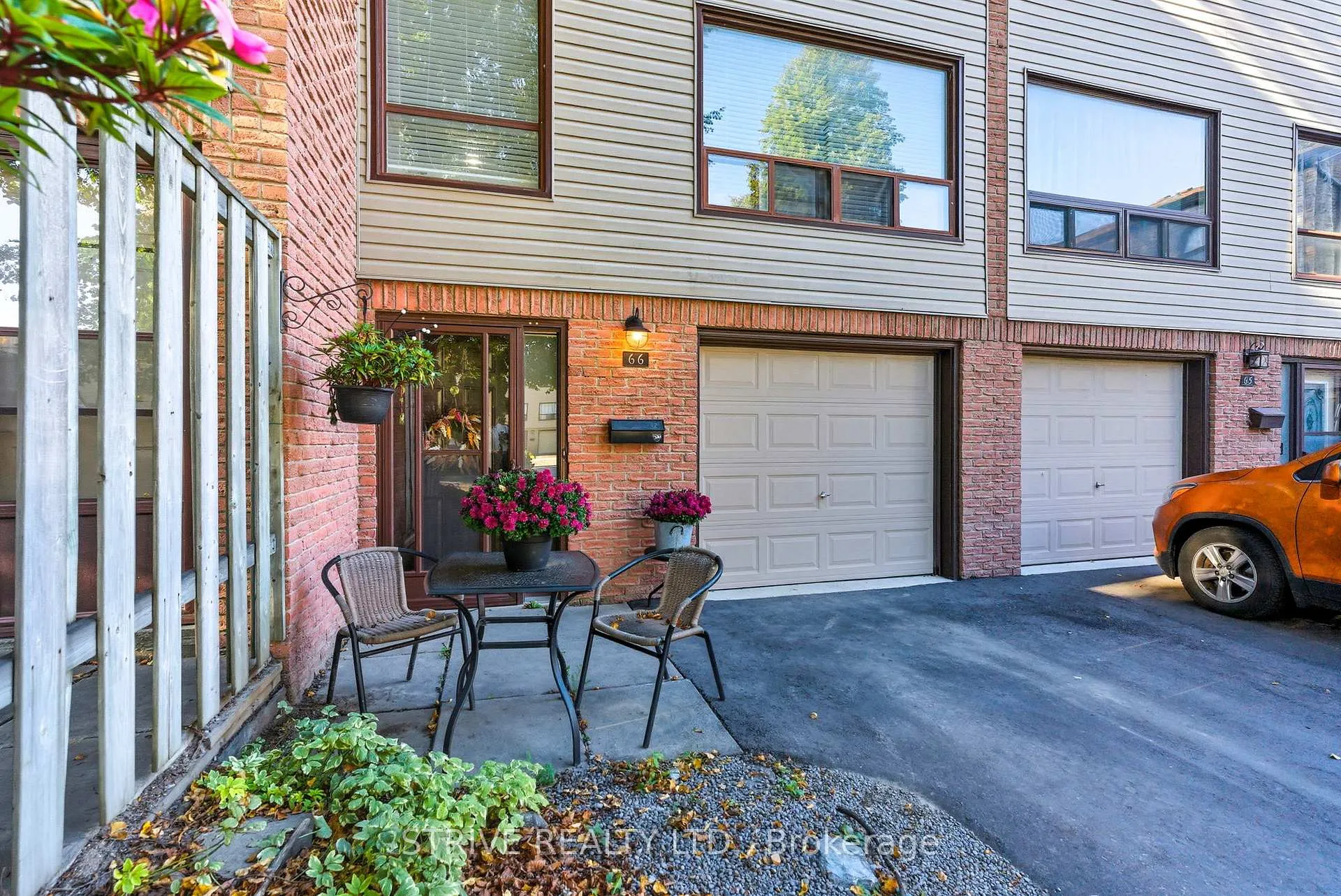 Photo 6 of 66 Park Lane Circle, Clarington, Bowmanville — HOMEH