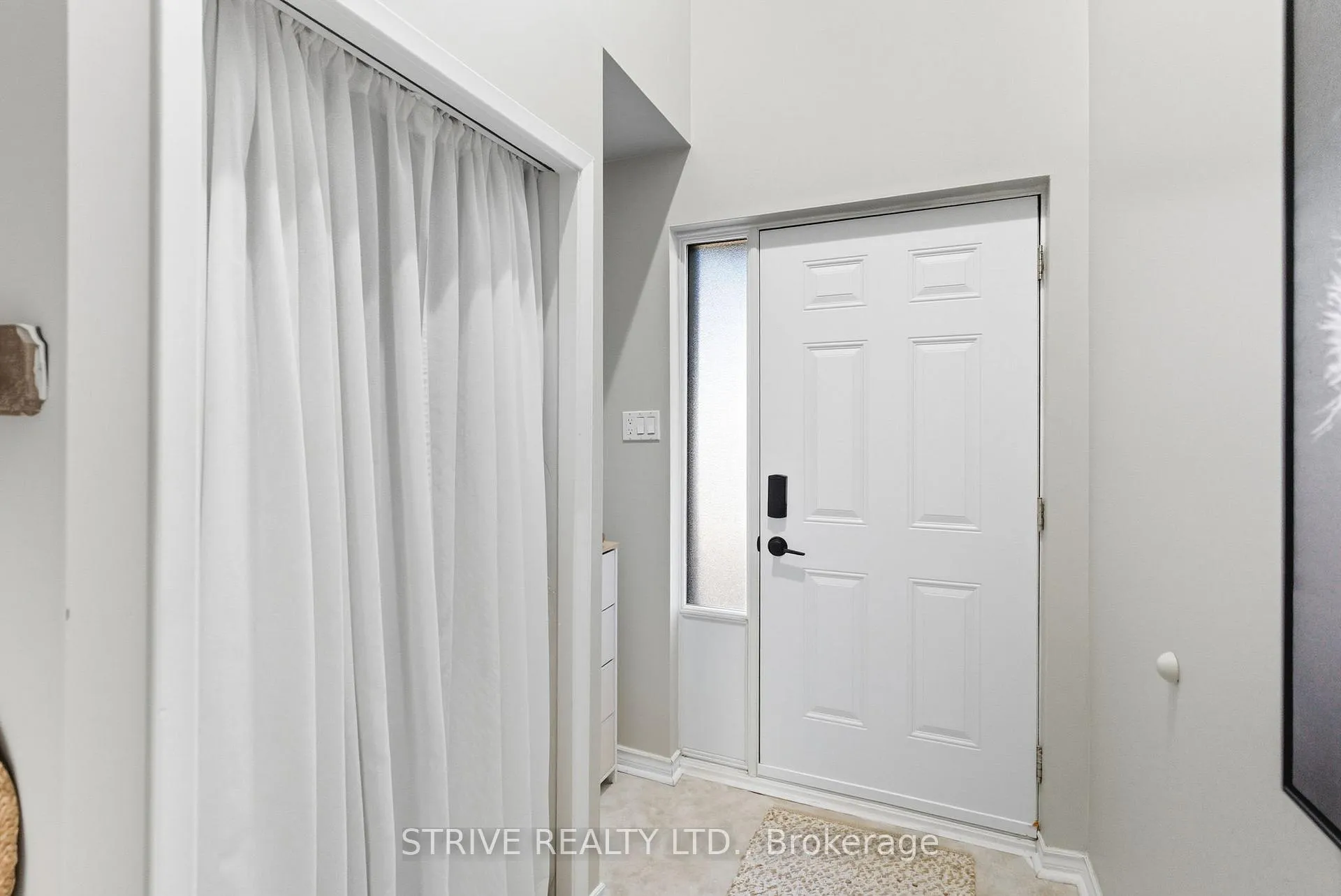 Photo 7 of 66 Park Lane Circle, Clarington, Bowmanville — HOMEH