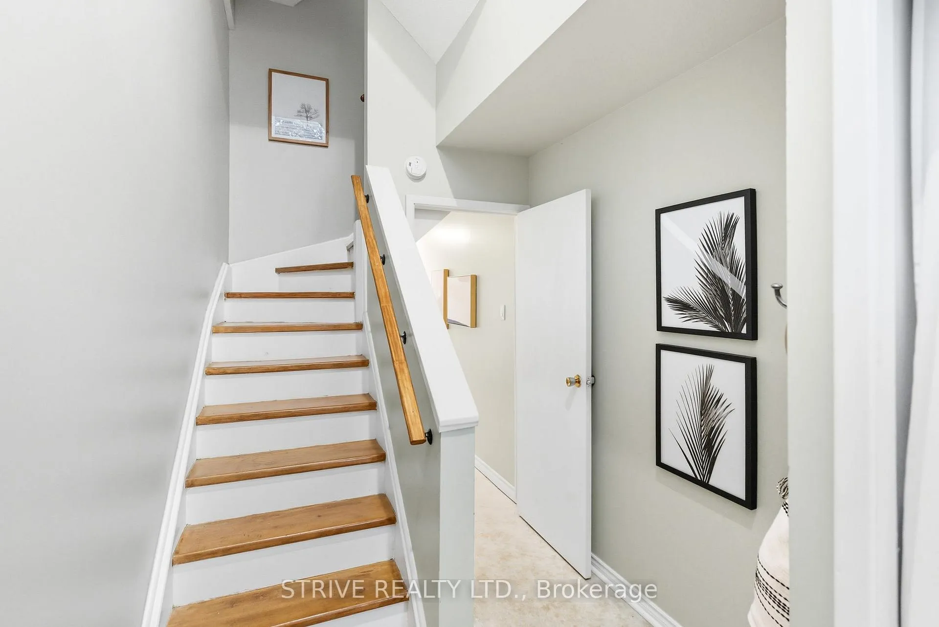 Photo 8 of 66 Park Lane Circle, Clarington, Bowmanville — HOMEH