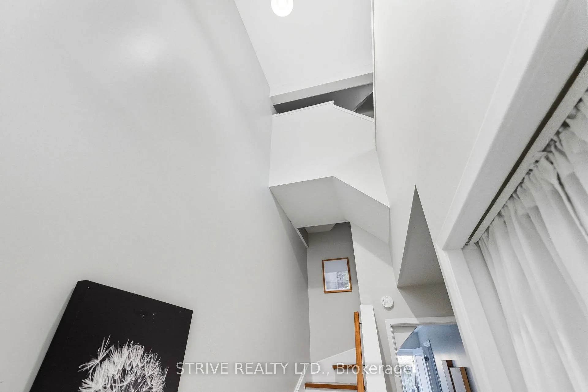 Photo 10 of 66 Park Lane Circle, Clarington, Bowmanville — HOMEH