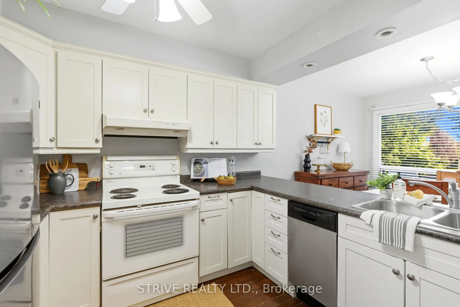 Photo 18 of 66 Park Lane Circle, Clarington, Bowmanville — HOMEH