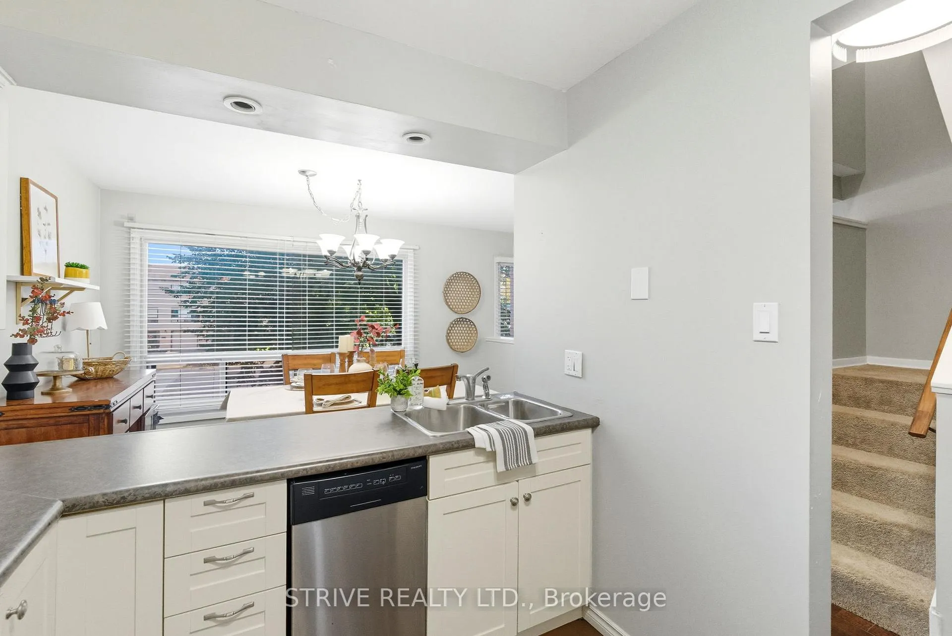 Photo 21 of 66 Park Lane Circle, Clarington, Bowmanville — HOMEH