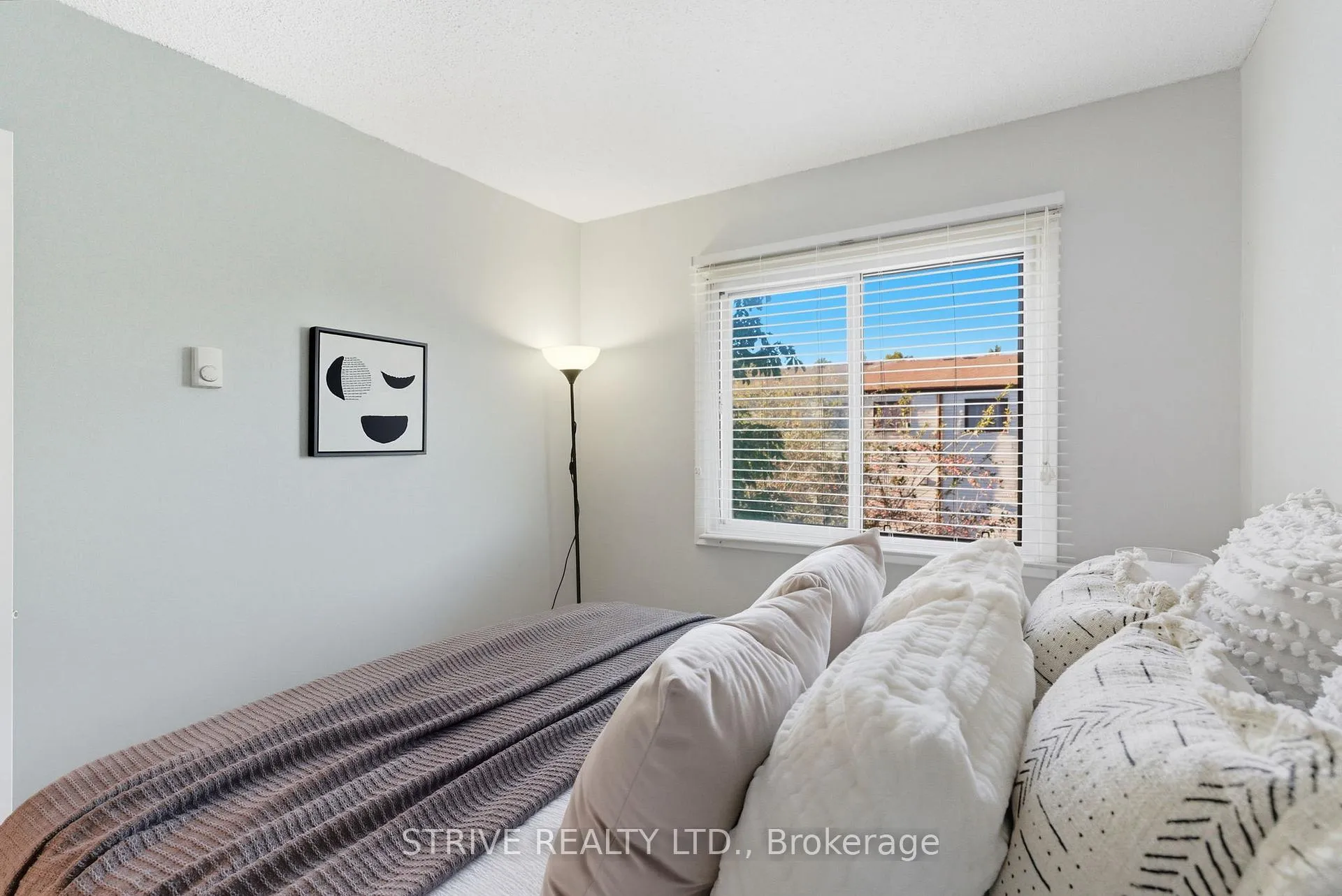 Photo 35 of 66 Park Lane Circle, Clarington, Bowmanville — HOMEH