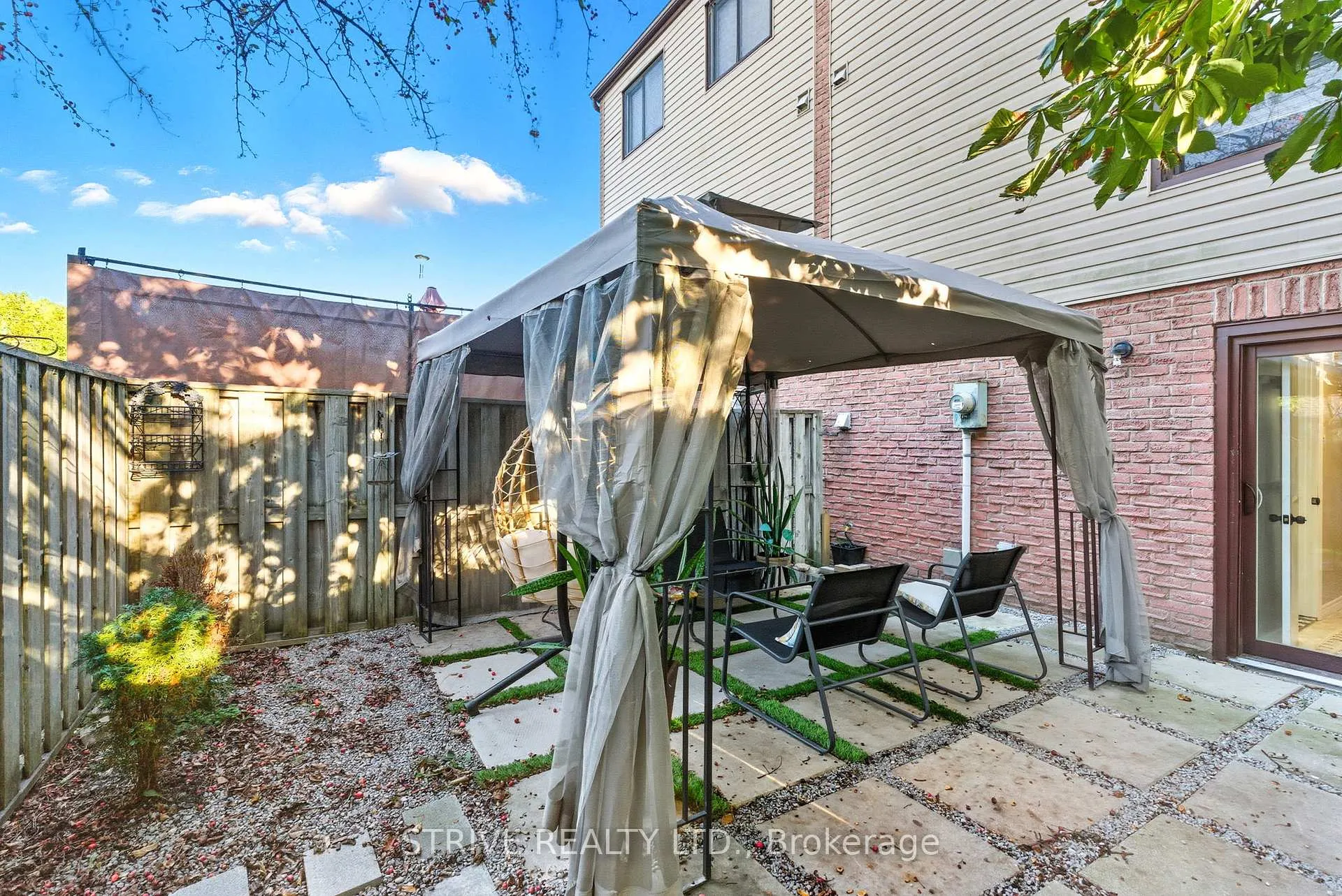 Photo 44 of 66 Park Lane Circle, Clarington, Bowmanville — HOMEH