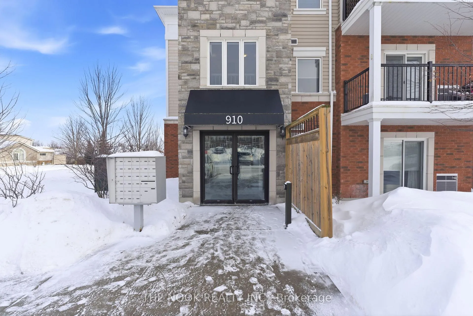 Photo 3 of Unit 301, 910 Wentworth Street, Peterborough, Otonabee Ward 1 — HOMEH