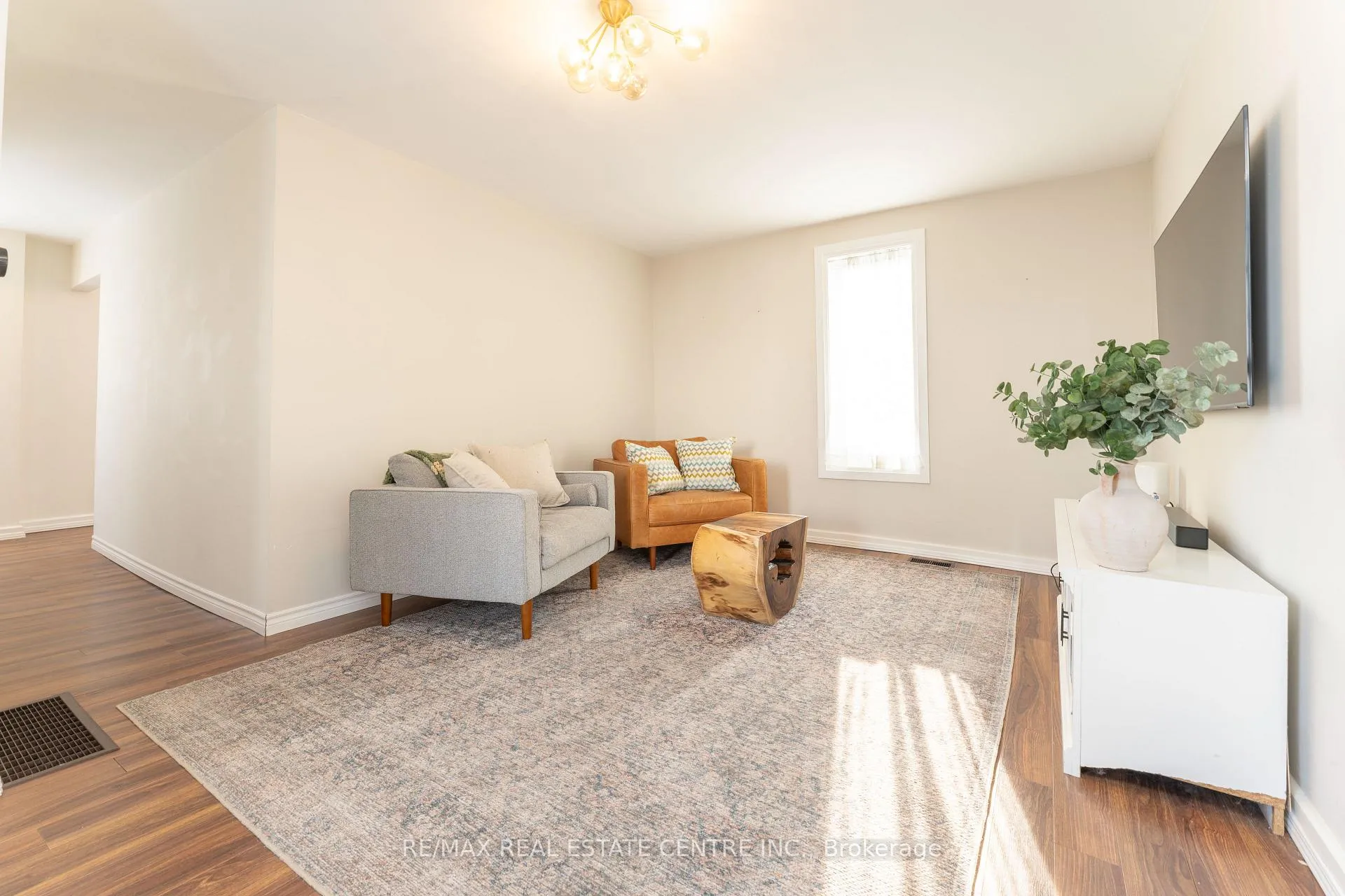 Photo 5 of 125 James Street S, Shelburne — HOMEH