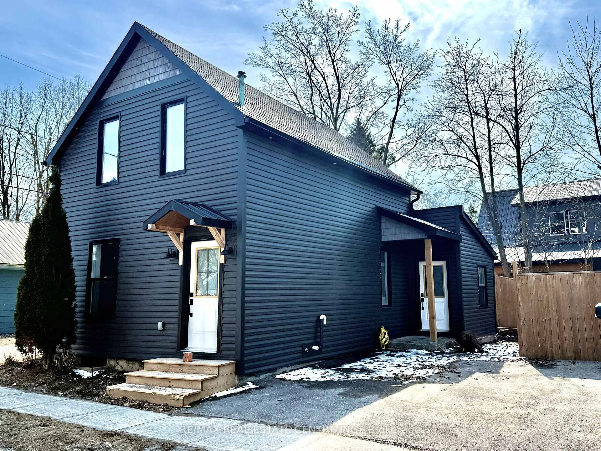 Photo 1 of 125 James Street S, Shelburne — HOMEH