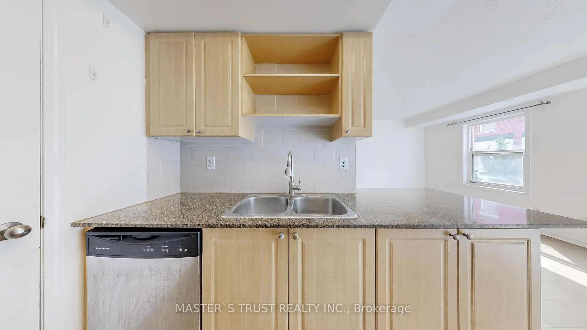 Photo 9 of Unit Unit 4, 74 Munro Street, Toronto, South Riverdale — HOMEH