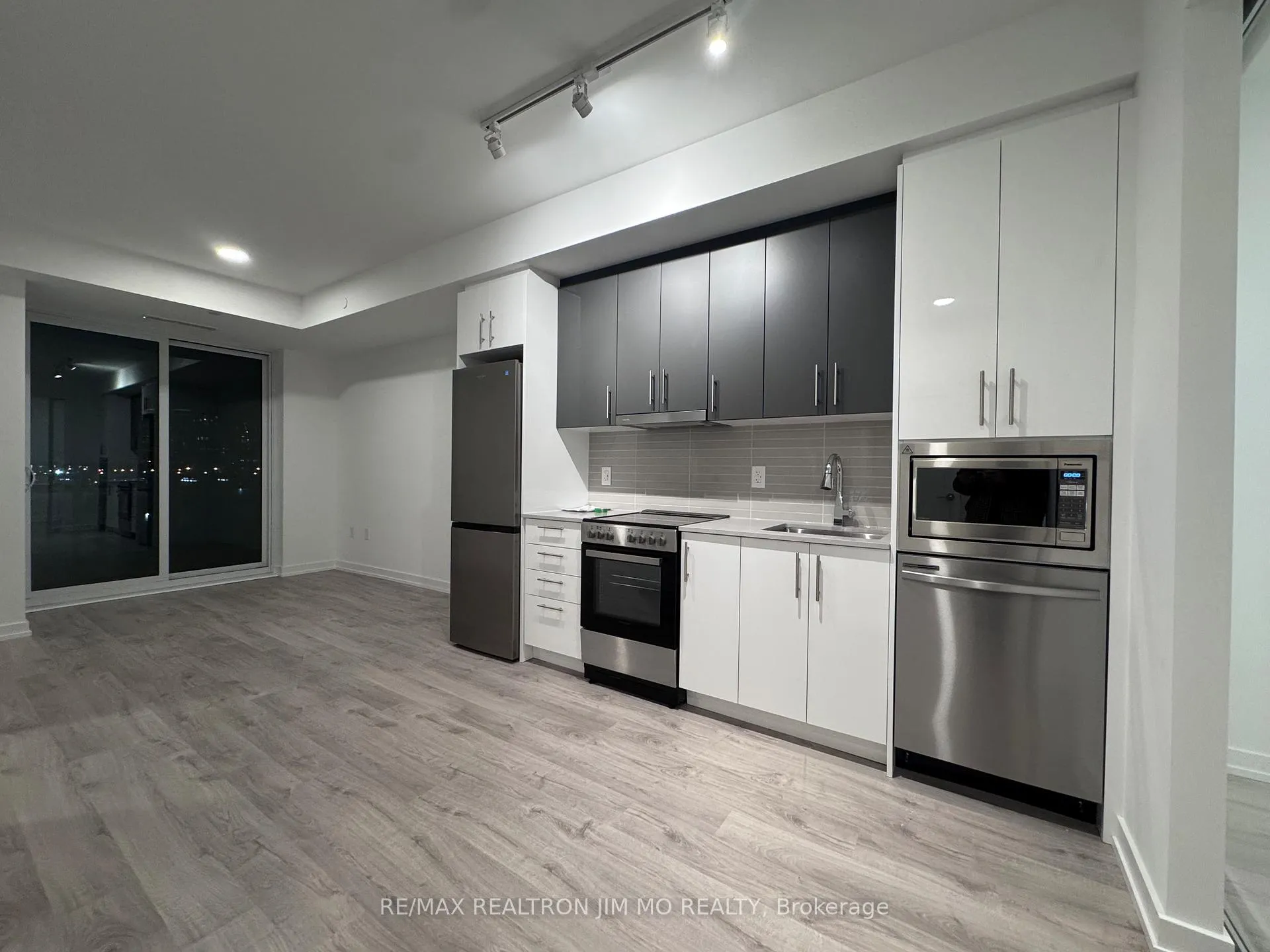 Photo 5 of Unit B-319, 9751 Markham Road, Markham, Greensborough — HOMEH