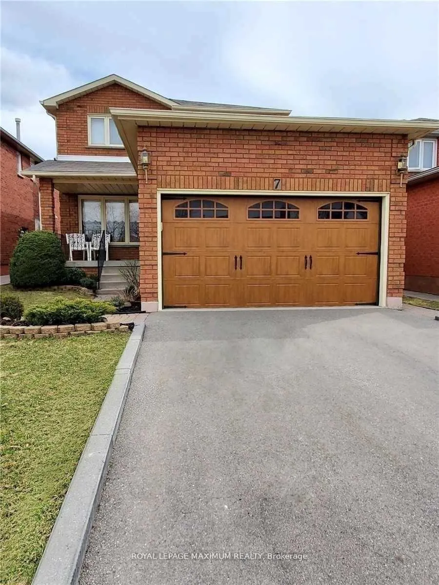 Front of Unit Bsmt, 7 Morning Star Drive W