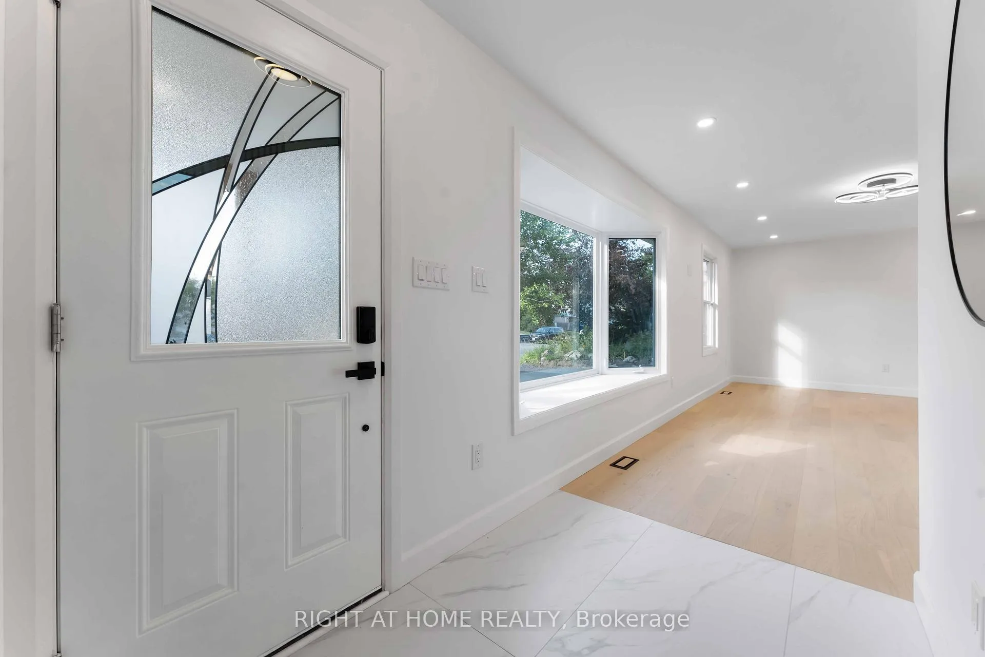 Photo 3 of 2700 Priscilla Street, Ottawa, Britannia — HOMEH