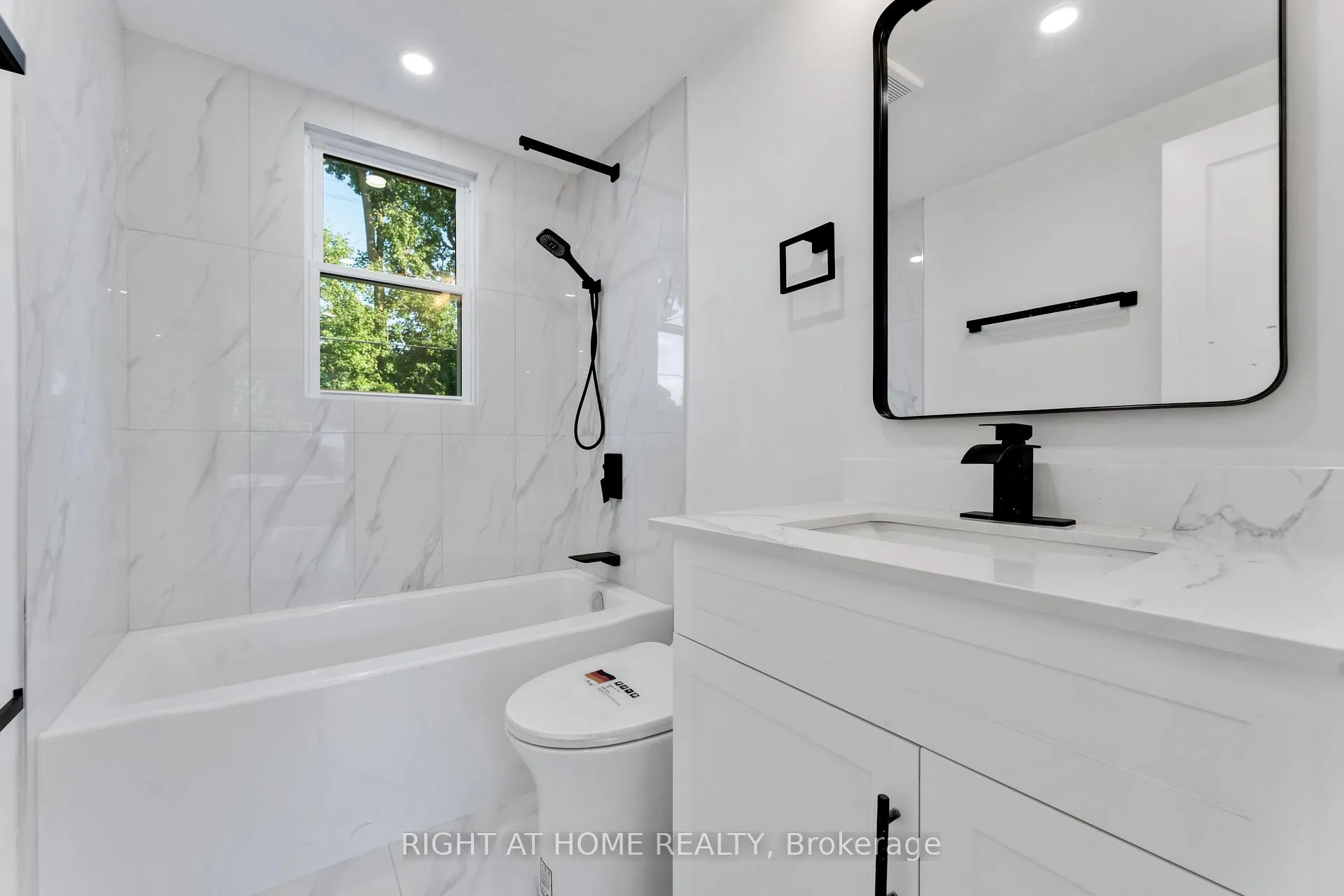 Photo 10 of 2700 Priscilla Street, Ottawa, Britannia — HOMEH
