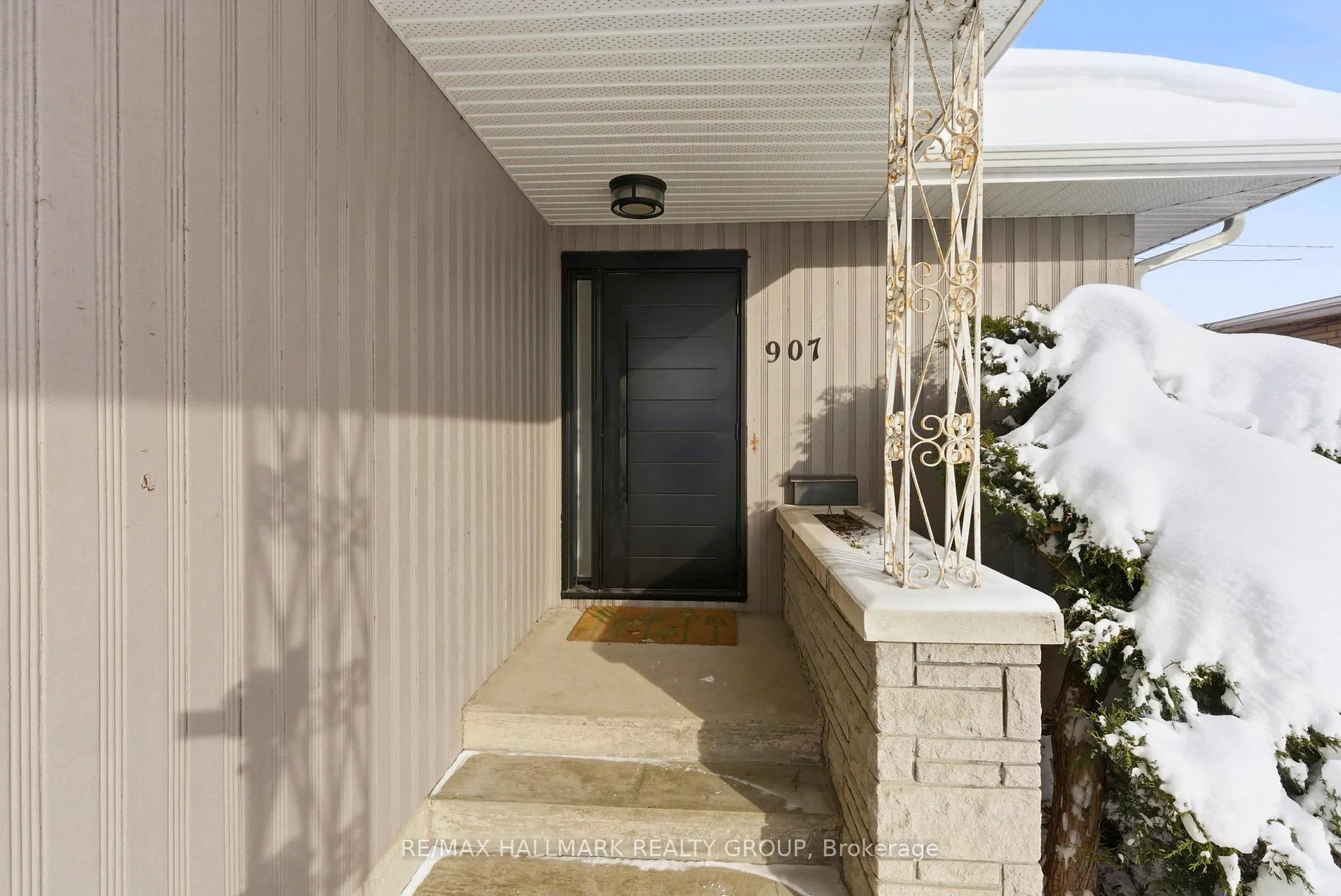Photo 4 of 907 Innswood Drive, Ottawa, McKellar Heights/Glabar Park — HOMEH