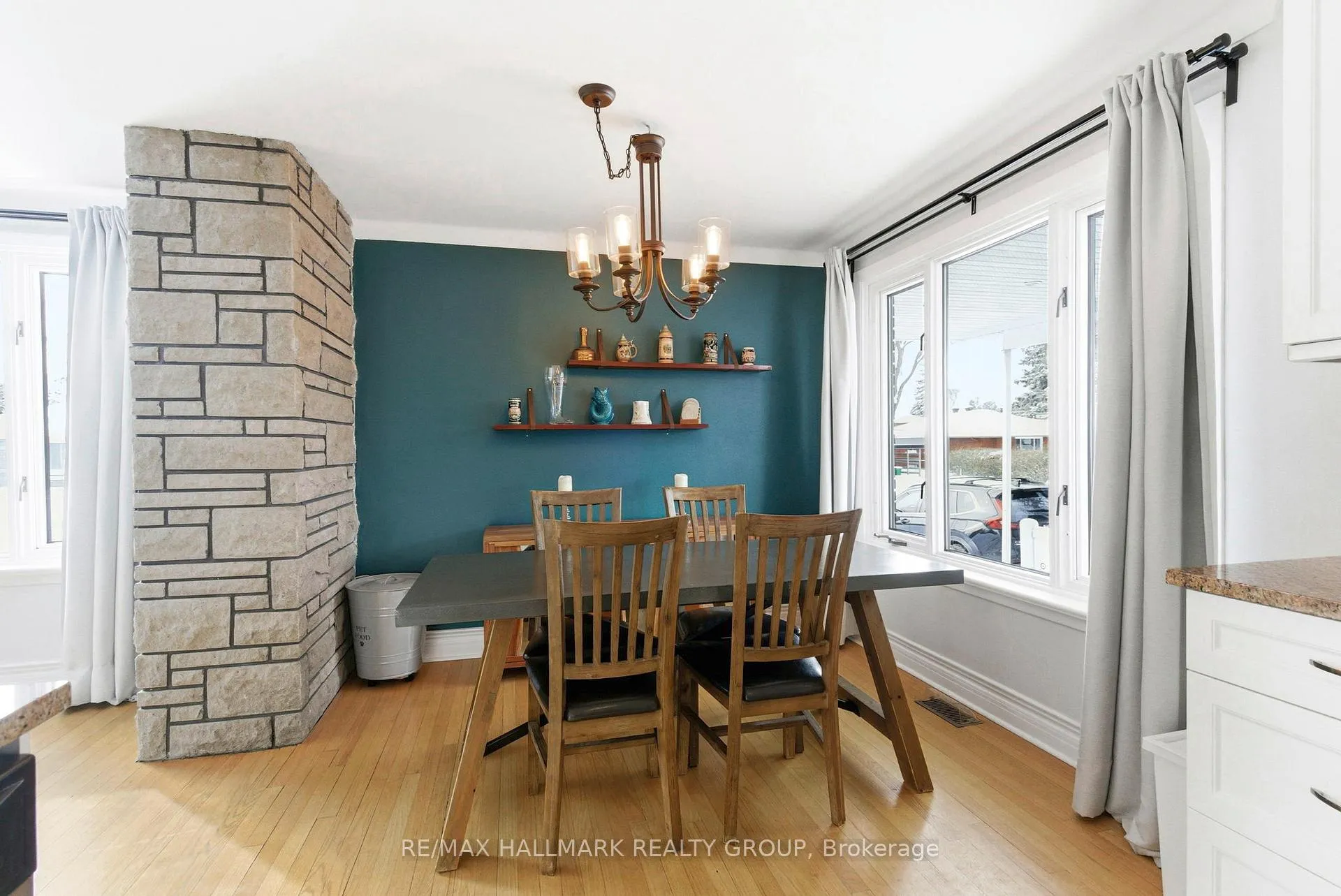 Photo 6 of 907 Innswood Drive, Ottawa, McKellar Heights/Glabar Park — HOMEH