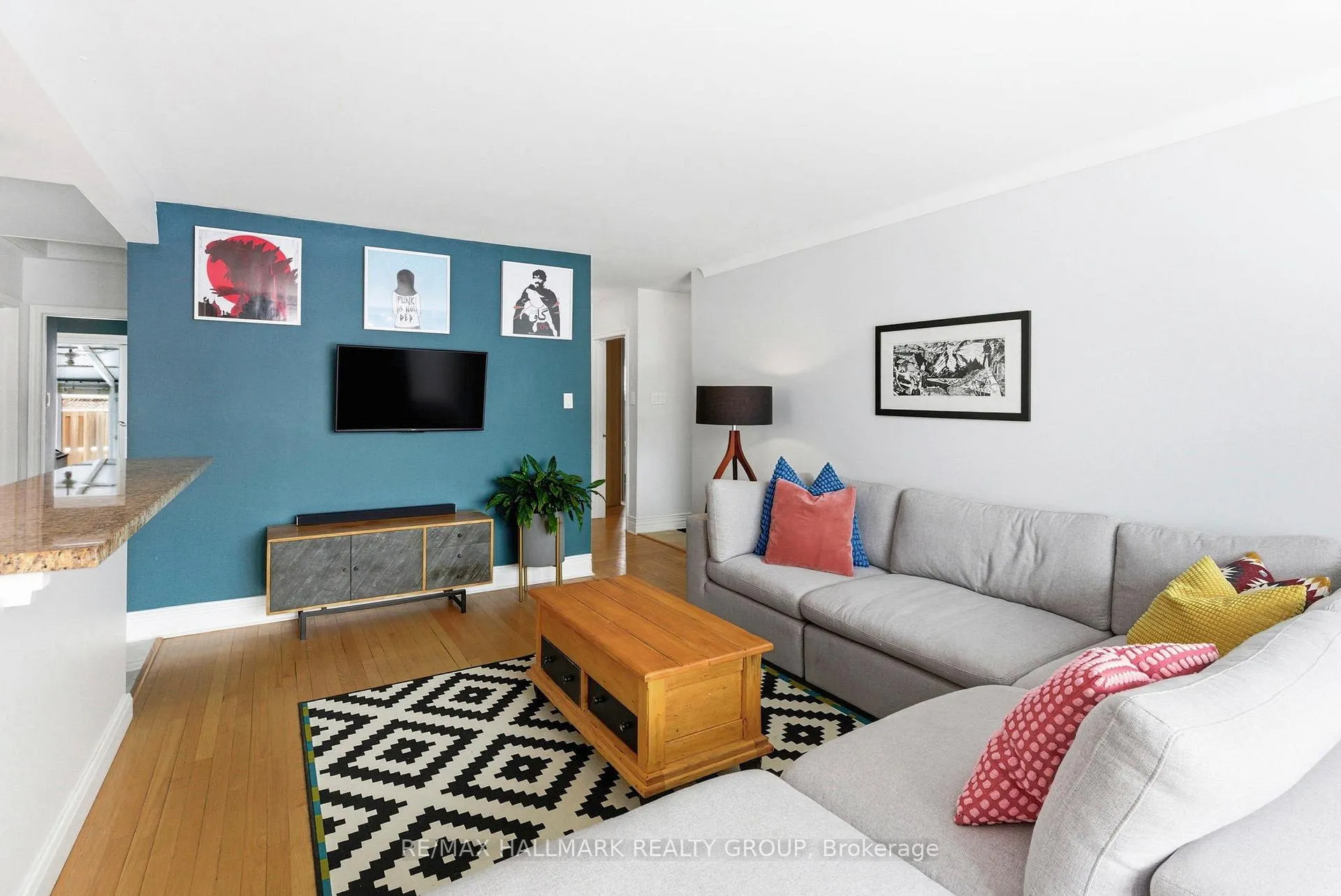 Photo 7 of 907 Innswood Drive, Ottawa, McKellar Heights/Glabar Park — HOMEH