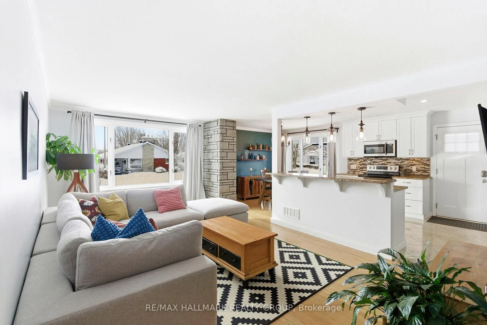 Photo 8 of 907 Innswood Drive, Ottawa, McKellar Heights/Glabar Park — HOMEH