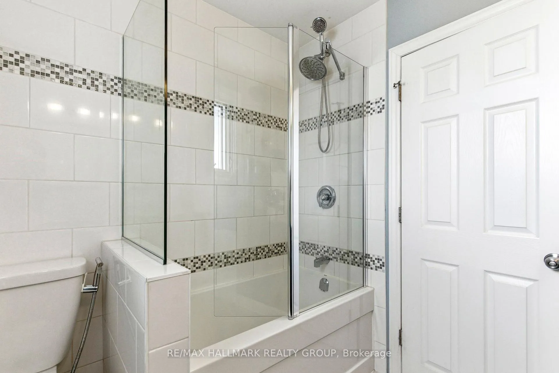Photo 25 of 907 Innswood Drive, Ottawa, McKellar Heights/Glabar Park — HOMEH