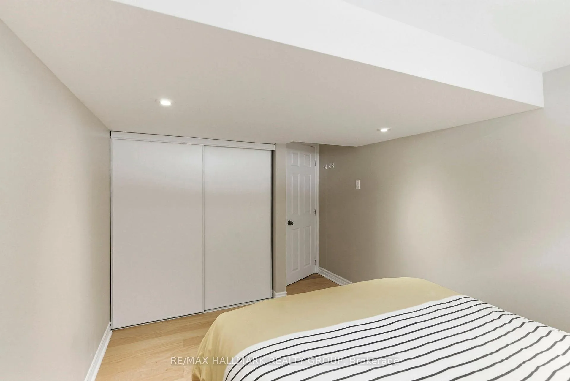 Photo 32 of 907 Innswood Drive, Ottawa, McKellar Heights/Glabar Park — HOMEH