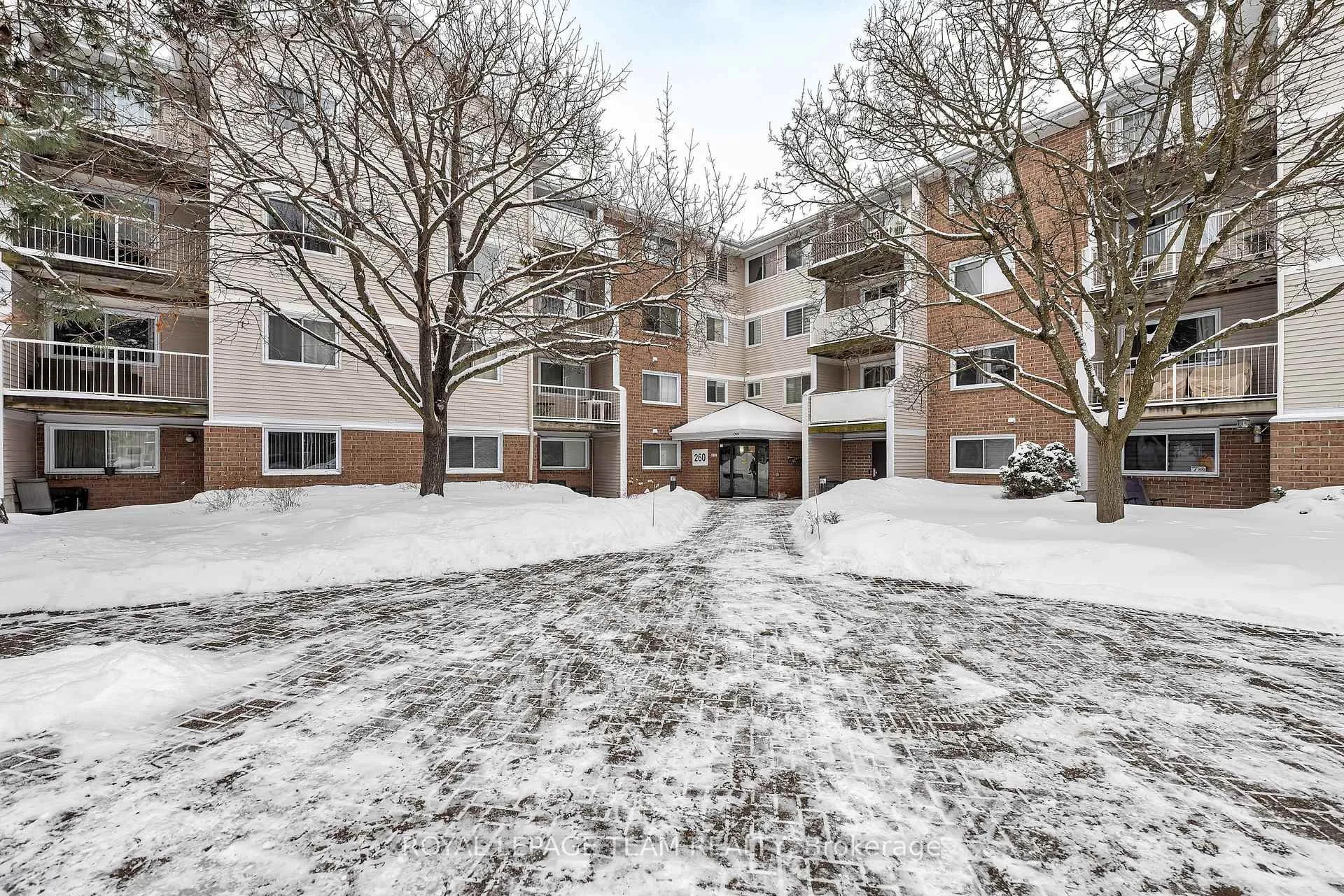 Photo 1 of Unit 200, 260 Brittany Drive, Ottawa, Viscount Alexander Park — HOMEH