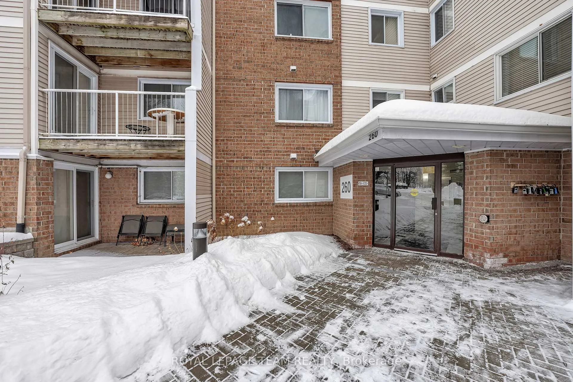 Photo 2 of Unit 200, 260 Brittany Drive, Ottawa, Viscount Alexander Park — HOMEH