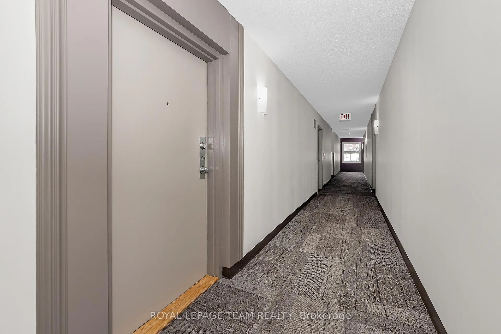 Photo 3 of Unit 200, 260 Brittany Drive, Ottawa, Viscount Alexander Park — HOMEH