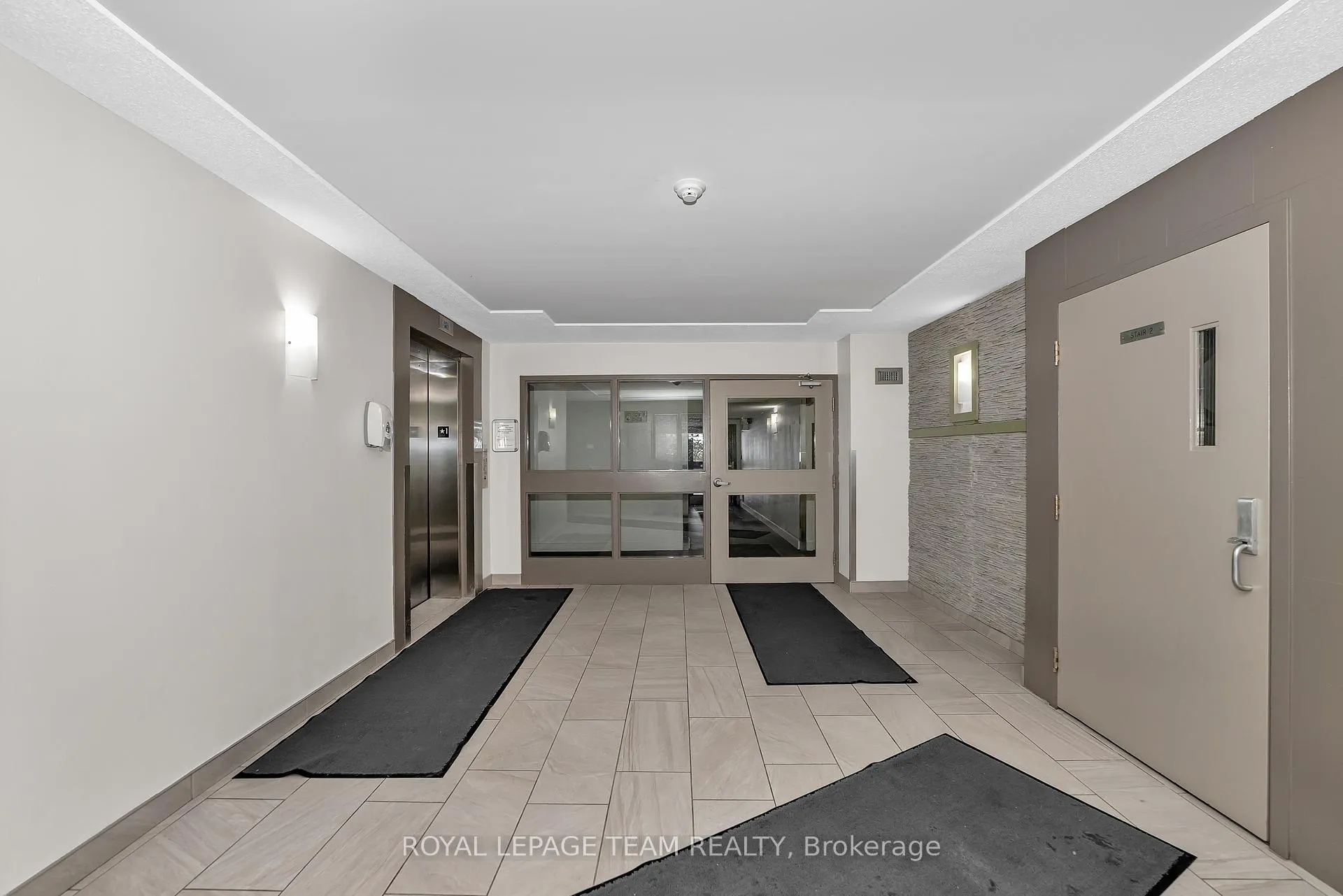 Photo 6 of Unit 200, 260 Brittany Drive, Ottawa, Viscount Alexander Park — HOMEH