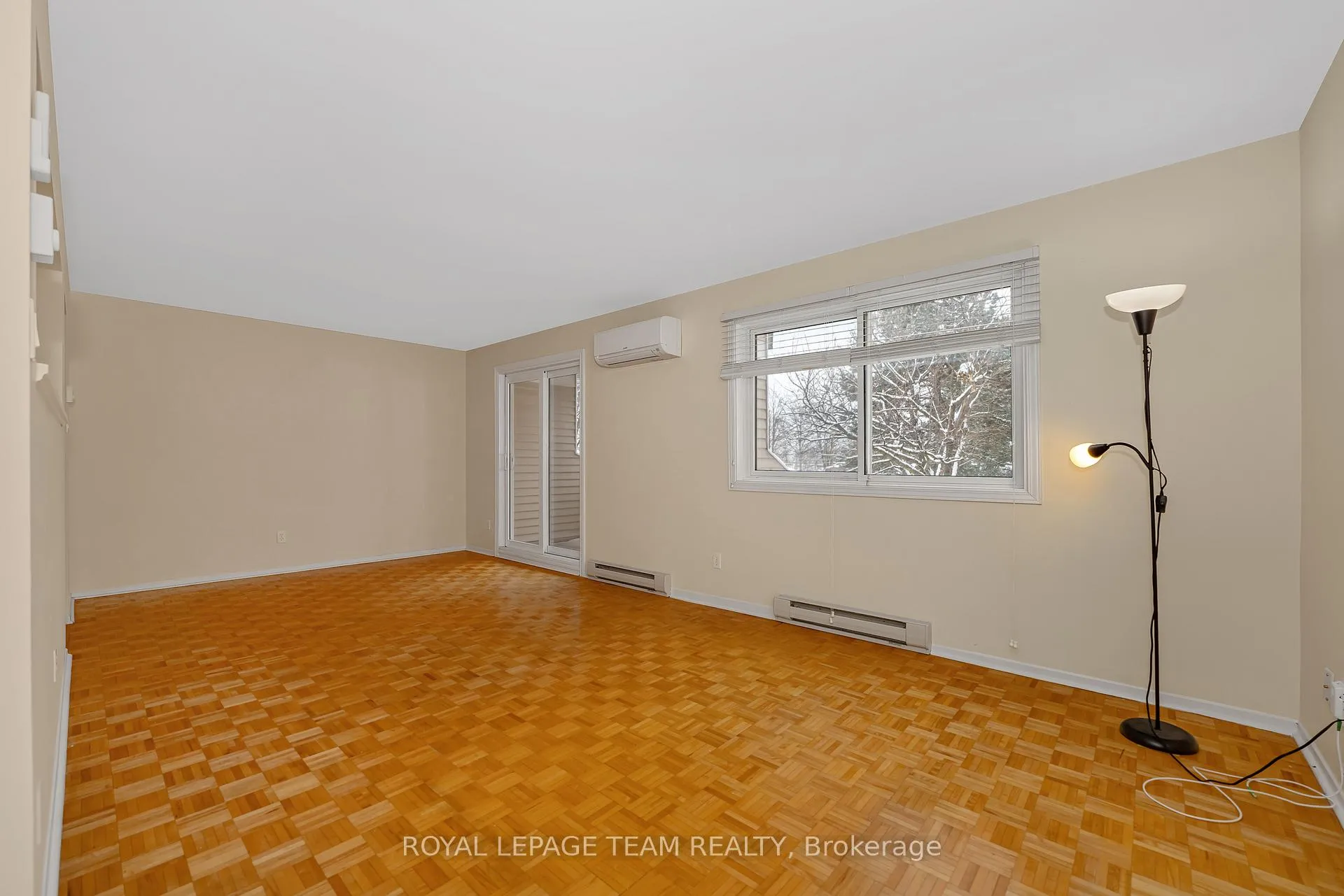 Photo 8 of Unit 200, 260 Brittany Drive, Ottawa, Viscount Alexander Park — HOMEH