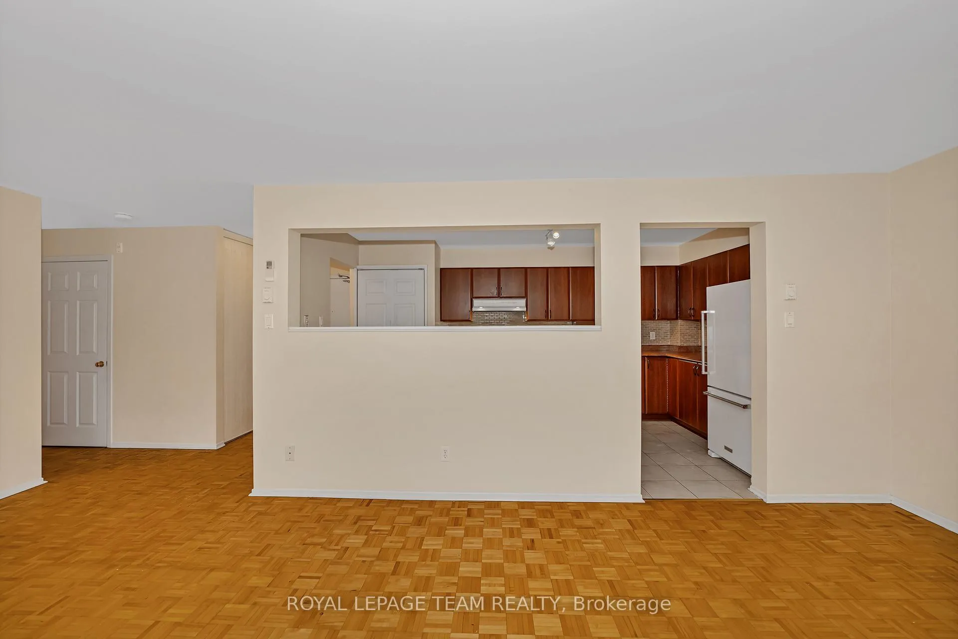 Photo 13 of Unit 200, 260 Brittany Drive, Ottawa, Viscount Alexander Park — HOMEH