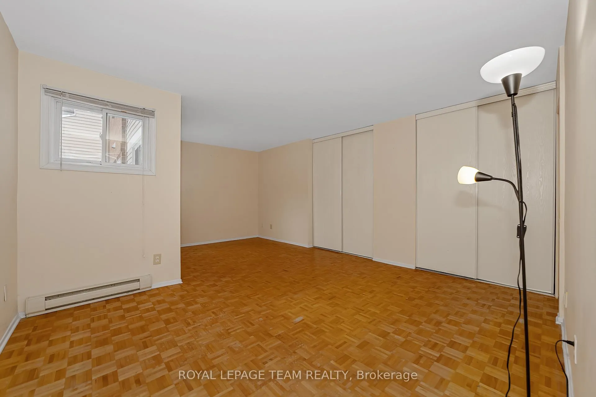 Photo 18 of Unit 200, 260 Brittany Drive, Ottawa, Viscount Alexander Park — HOMEH