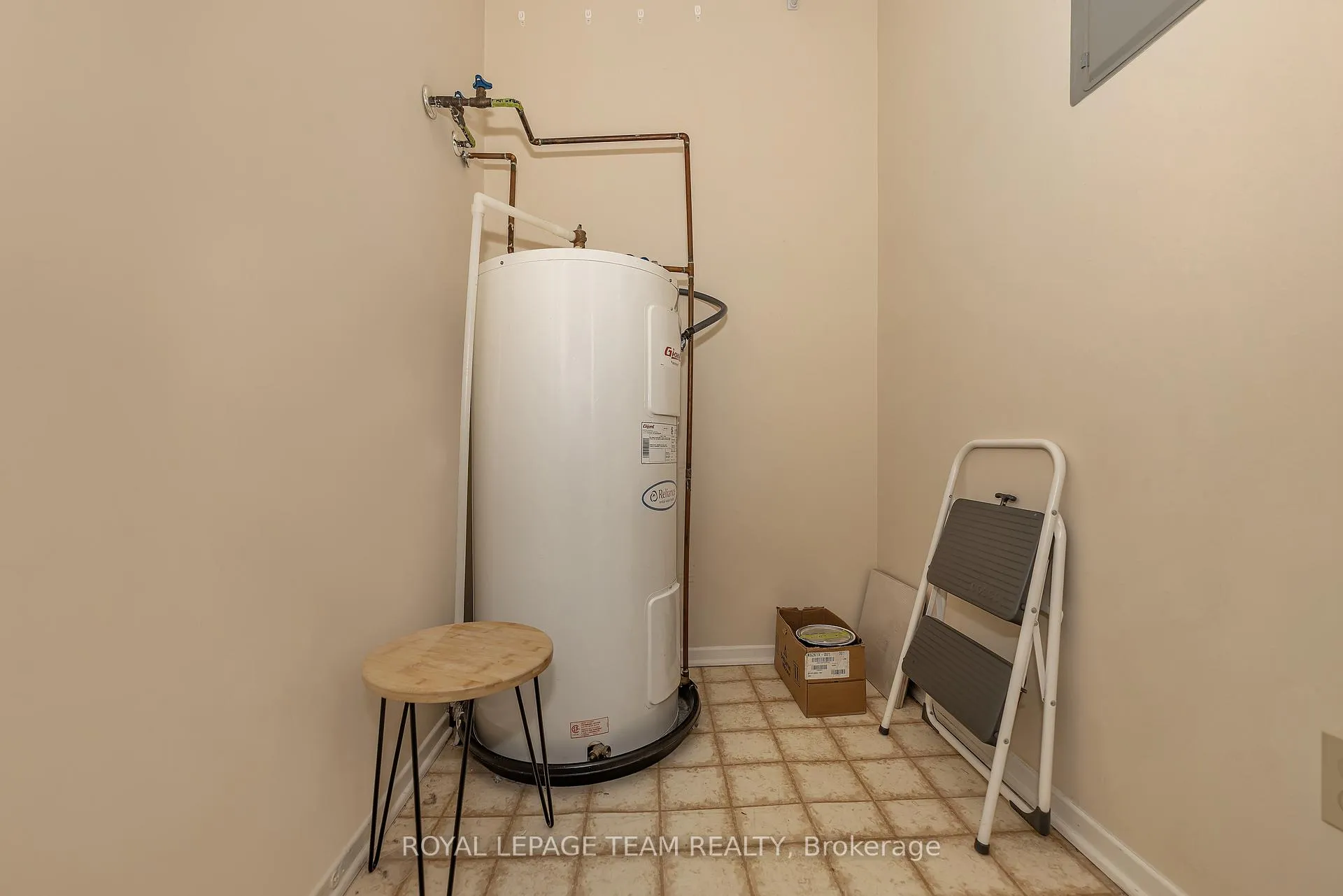 Photo 23 of Unit 200, 260 Brittany Drive, Ottawa, Viscount Alexander Park — HOMEH