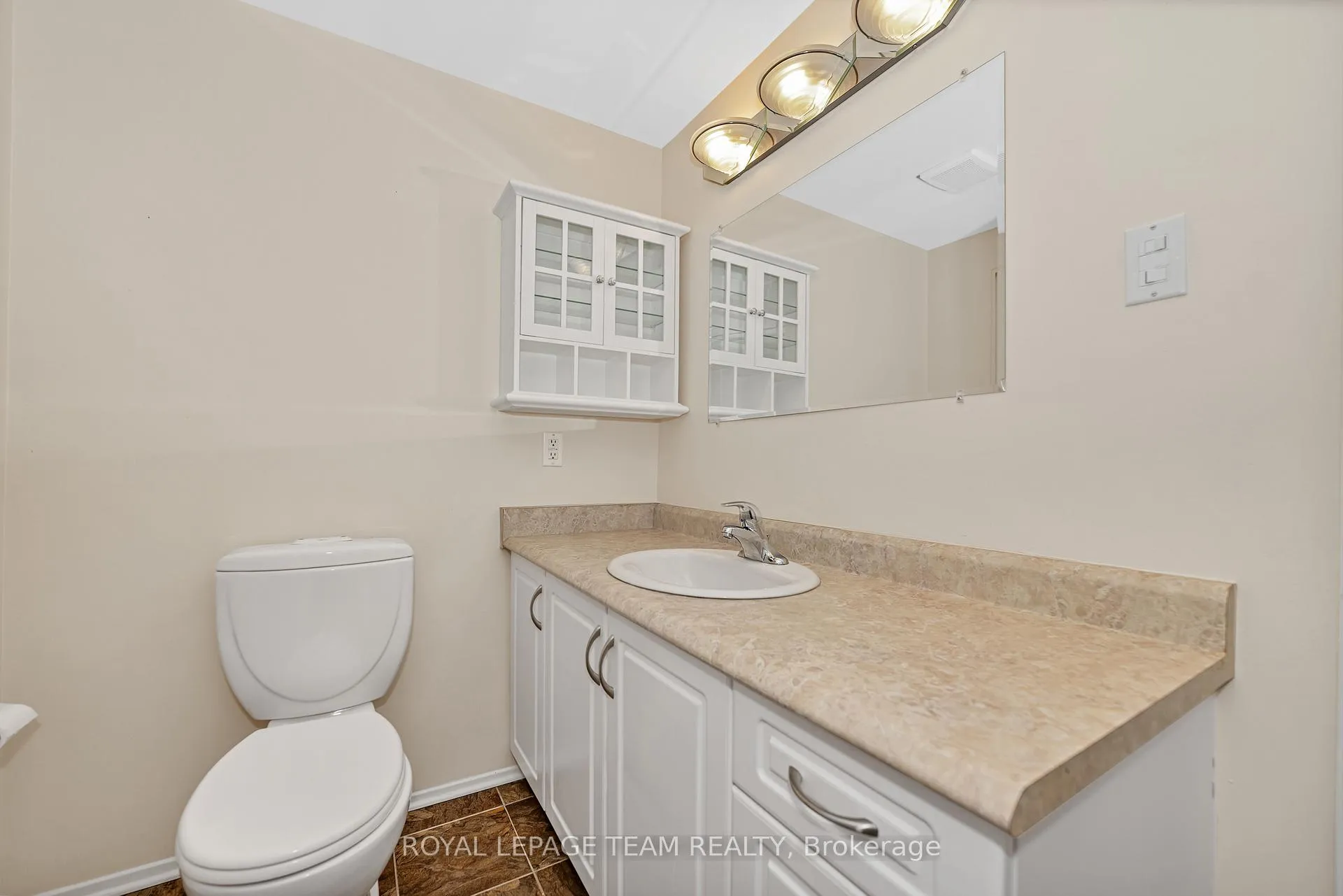 Photo 25 of Unit 200, 260 Brittany Drive, Ottawa, Viscount Alexander Park — HOMEH