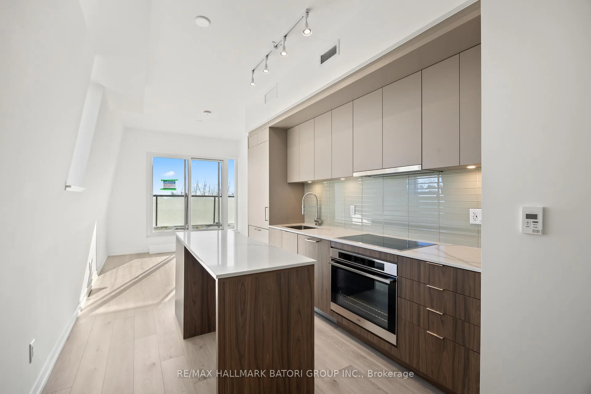 Photo 1 of Unit 405, 863 St. Clair Avenue W, Toronto, Wychwood — HOMEH