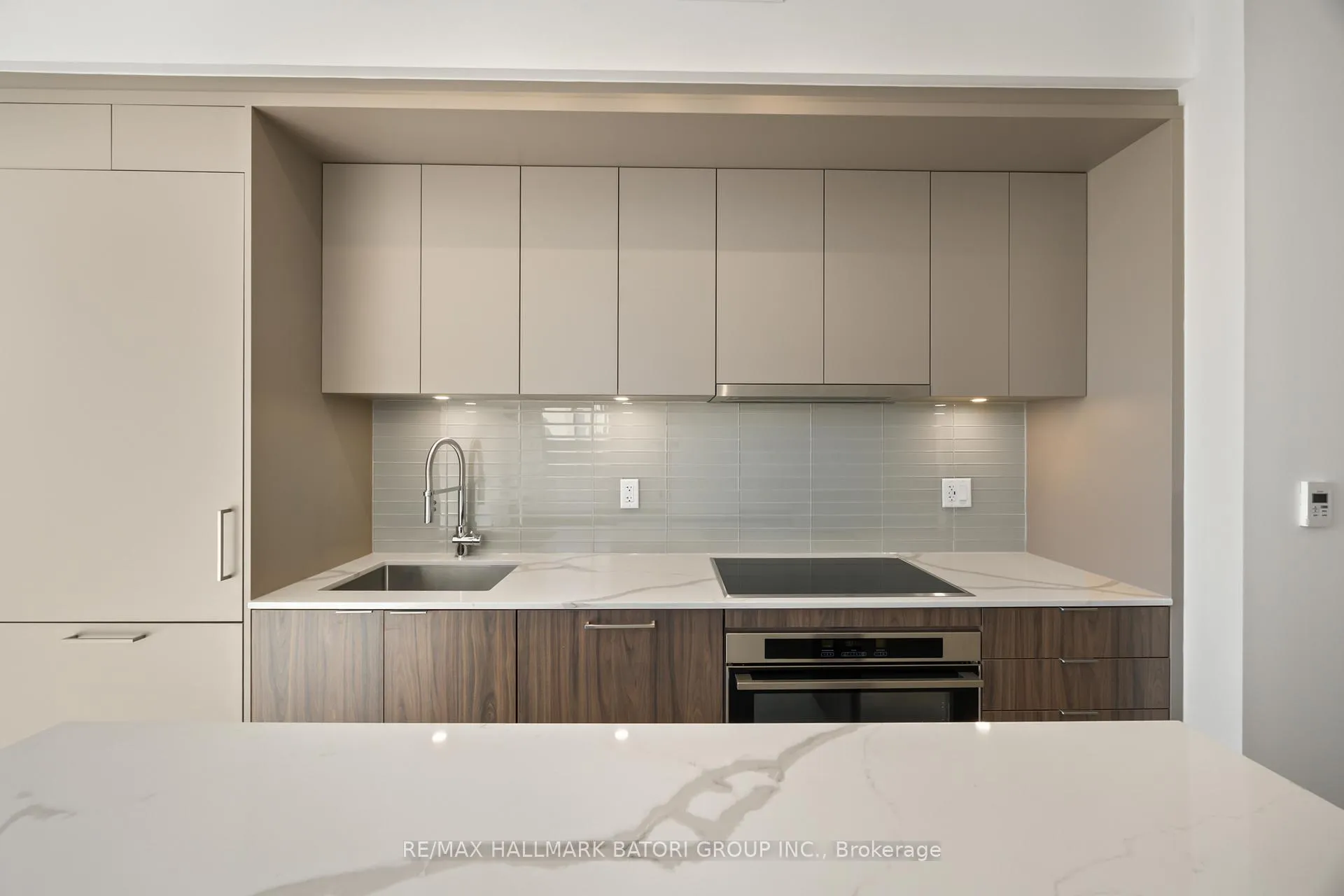 Photo 2 of Unit 405, 863 St. Clair Avenue W, Toronto, Wychwood — HOMEH