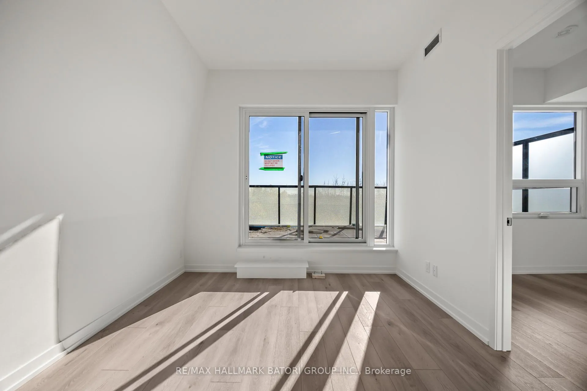 Photo 5 of Unit 405, 863 St. Clair Avenue W, Toronto, Wychwood — HOMEH