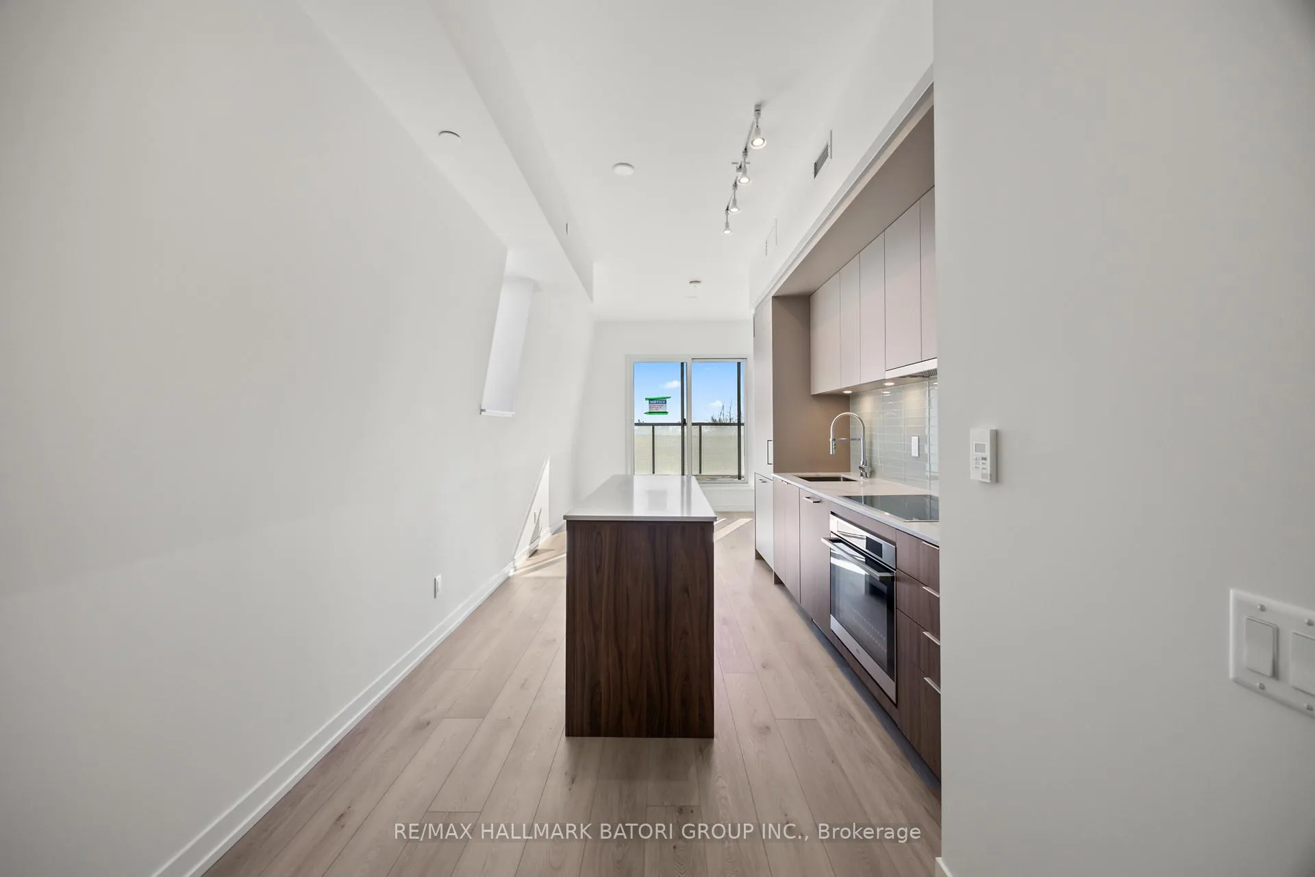 Photo 8 of Unit 405, 863 St. Clair Avenue W, Toronto, Wychwood — HOMEH