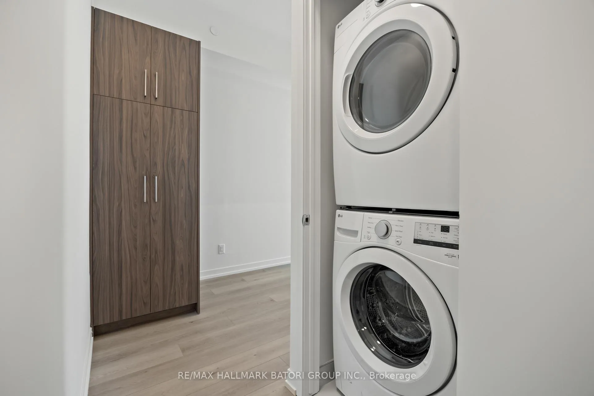 Photo 13 of Unit 405, 863 St. Clair Avenue W, Toronto, Wychwood — HOMEH
